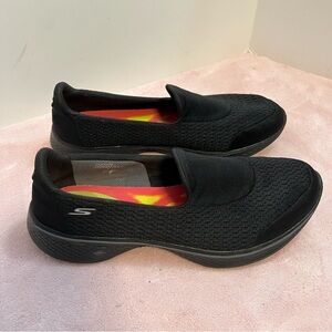 Skechers GoGo Max Slip on a Walk Shoes Sz 9.5